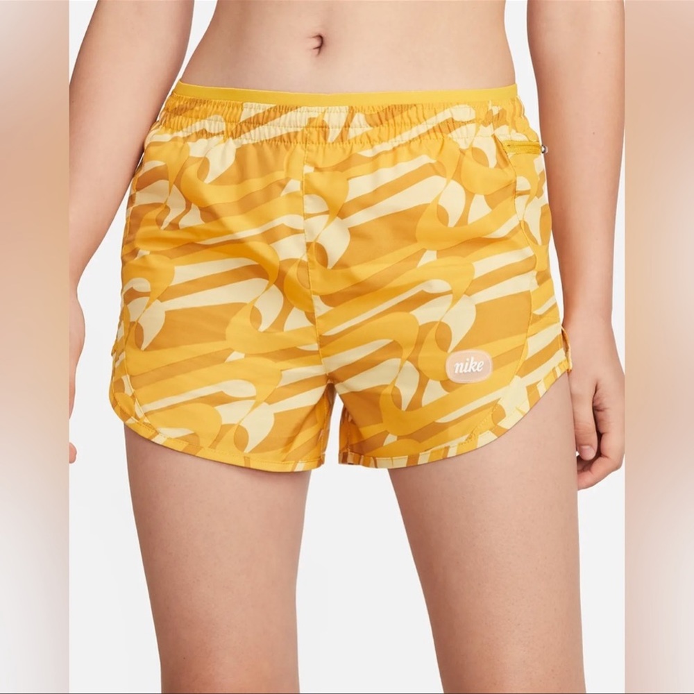 Nike Icon Clash Tempo Luxe Printed Logo Running Athletic Shorts Yellow Large